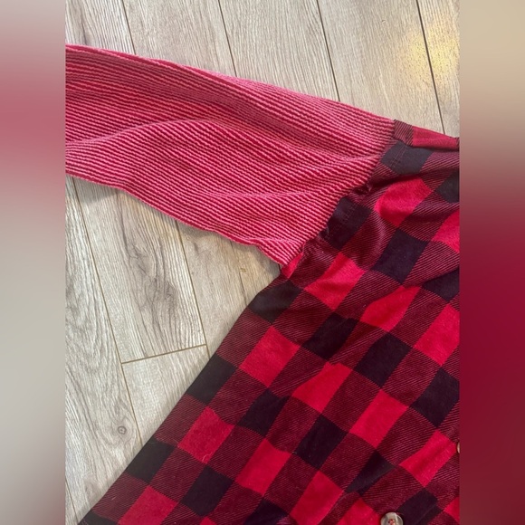 REB in J Buffalo Plaid with Red Ribbed Sleeves Oversized Small Boutique Top - Picture 2 of 9